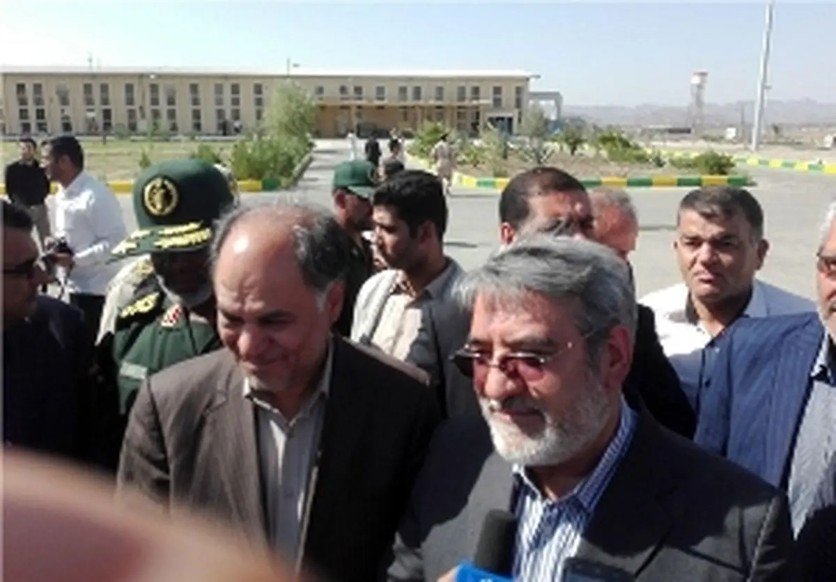 
بازدید وزیر کشور از مرزهای جنوب شرق کشور
