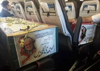 لحظه ورود پیکر سردار شهید قاسم سلیمانی در فرودگاه مشهد/فیلم
