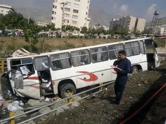 تصادف اتوبوس مسافربری و کامیون 9 مجروح برجای گذاشت