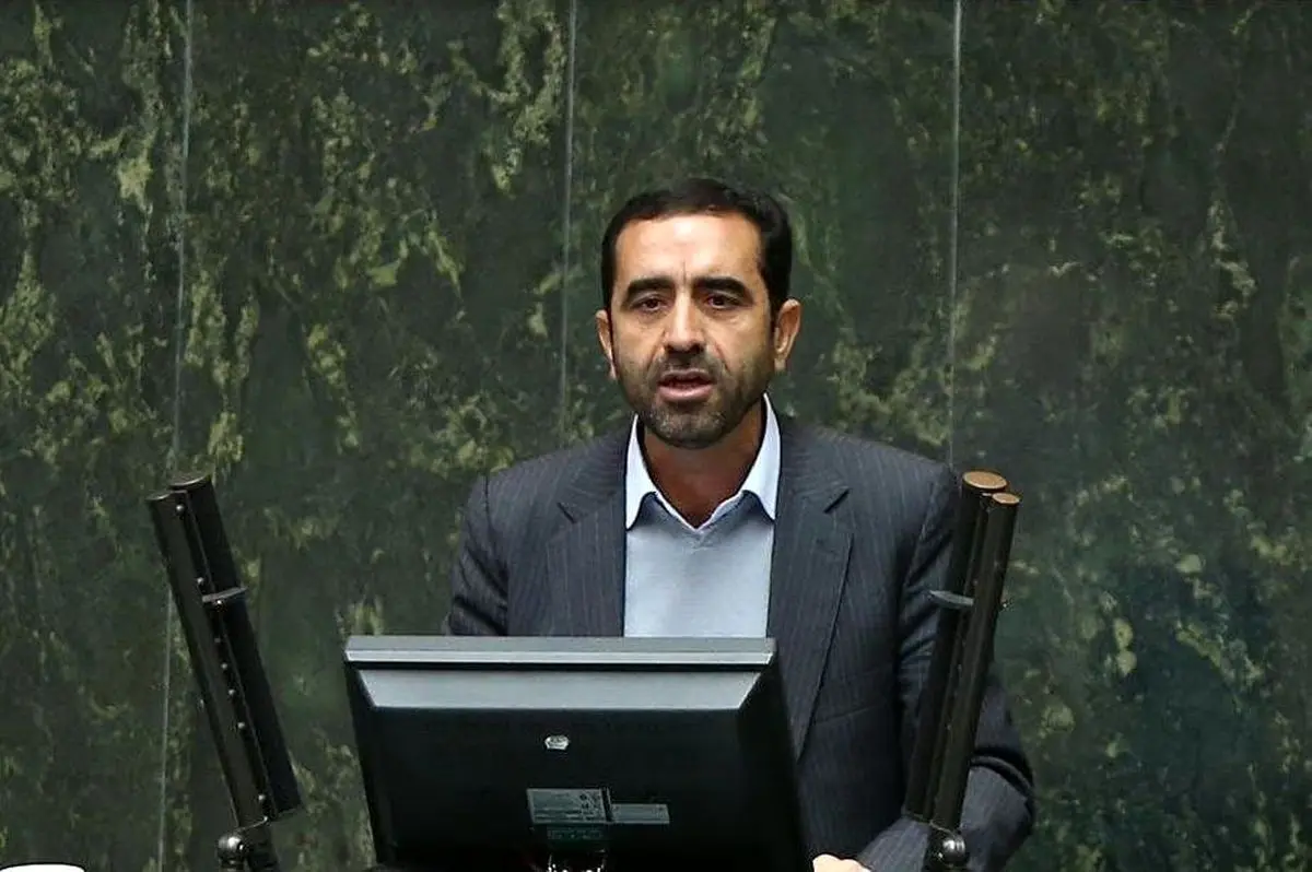 یک نماینده مجلس: آقای روحانی! به دنبال لبخند ترامپ و مکرون نباشید
