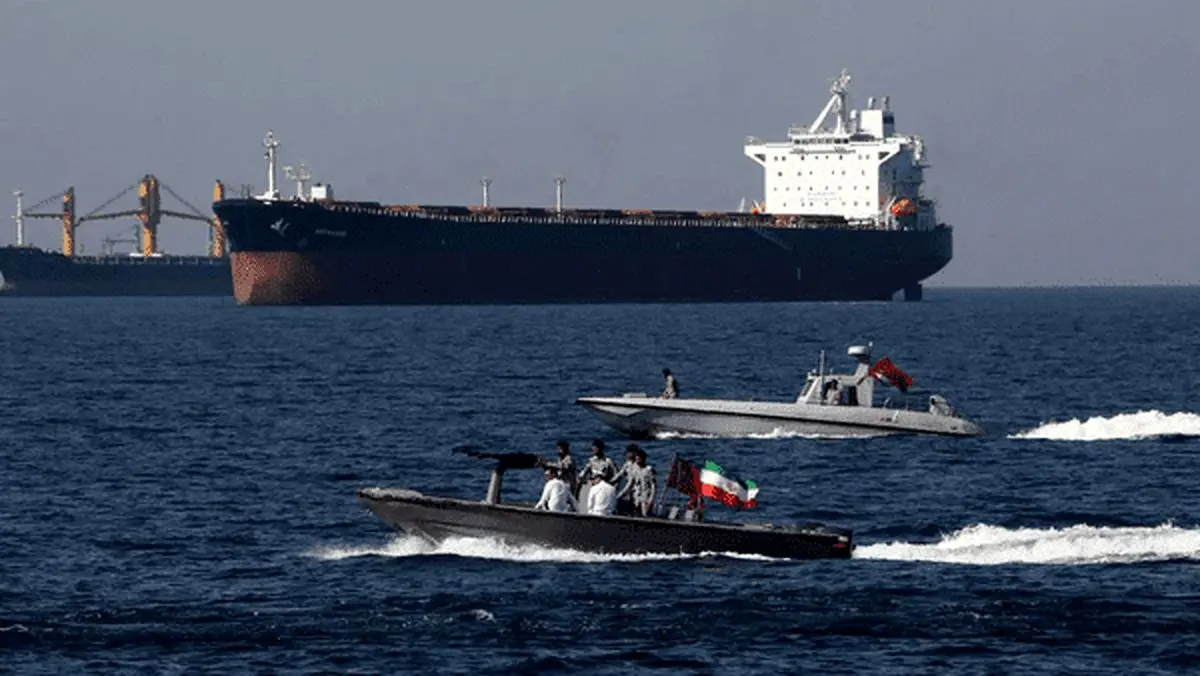 مسیر جنوبی تنگه هرمز بسته شد