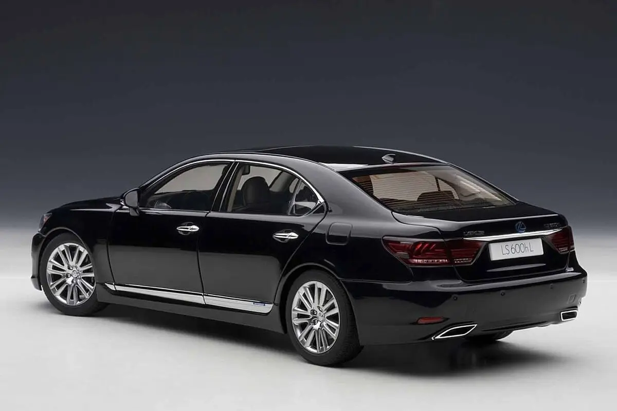 خرید یکی از محصولات فول آپشن Lexus در خارج از کشور چند دلار آب می خورد؟