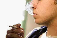 کاهش سن مصرف دخانیات در کشور به ۱۰ سال