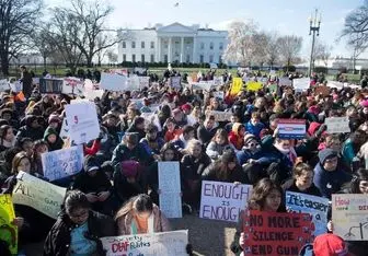  اعتراض ده‌ها هزار دانش‌آموز آمریکایی به قوانین داشتن اسلحه 