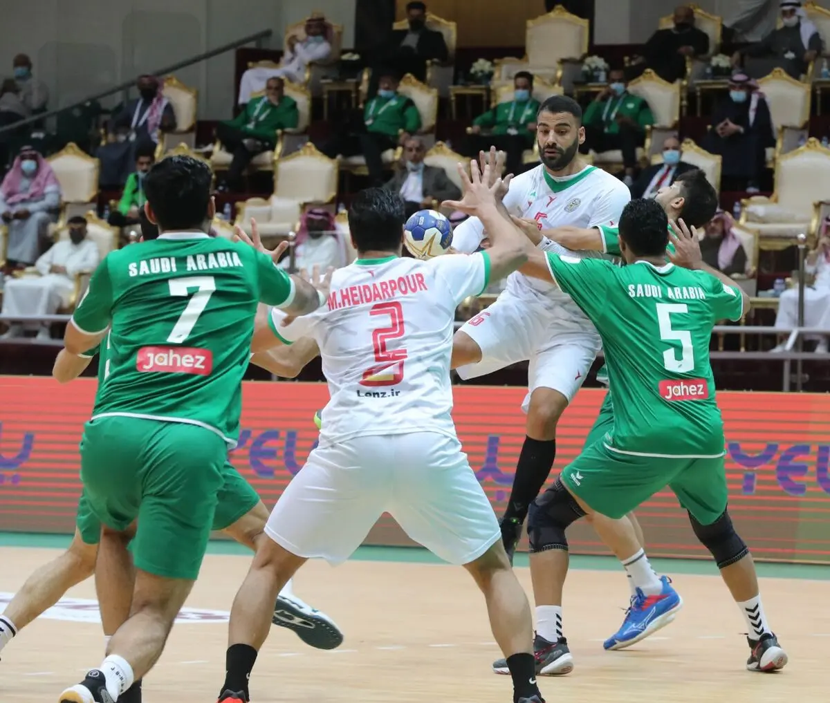 آتش‌بازی در خاک عربستان