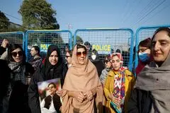 خواهر عمران خان بازداشت کرد