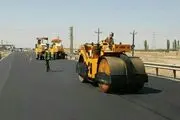 توزیع بیش از ۵ تن آسفالت در معابر منطقه ۱۲ / جدول کشی معبر خیابان لاله زار