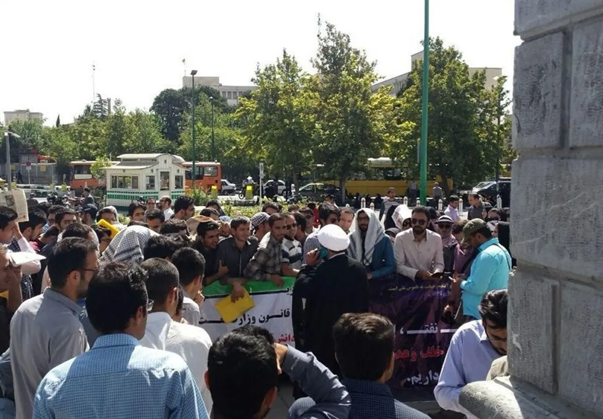 تجمع دانشجویان در اعتراض به فاجعه انسانی میانمار