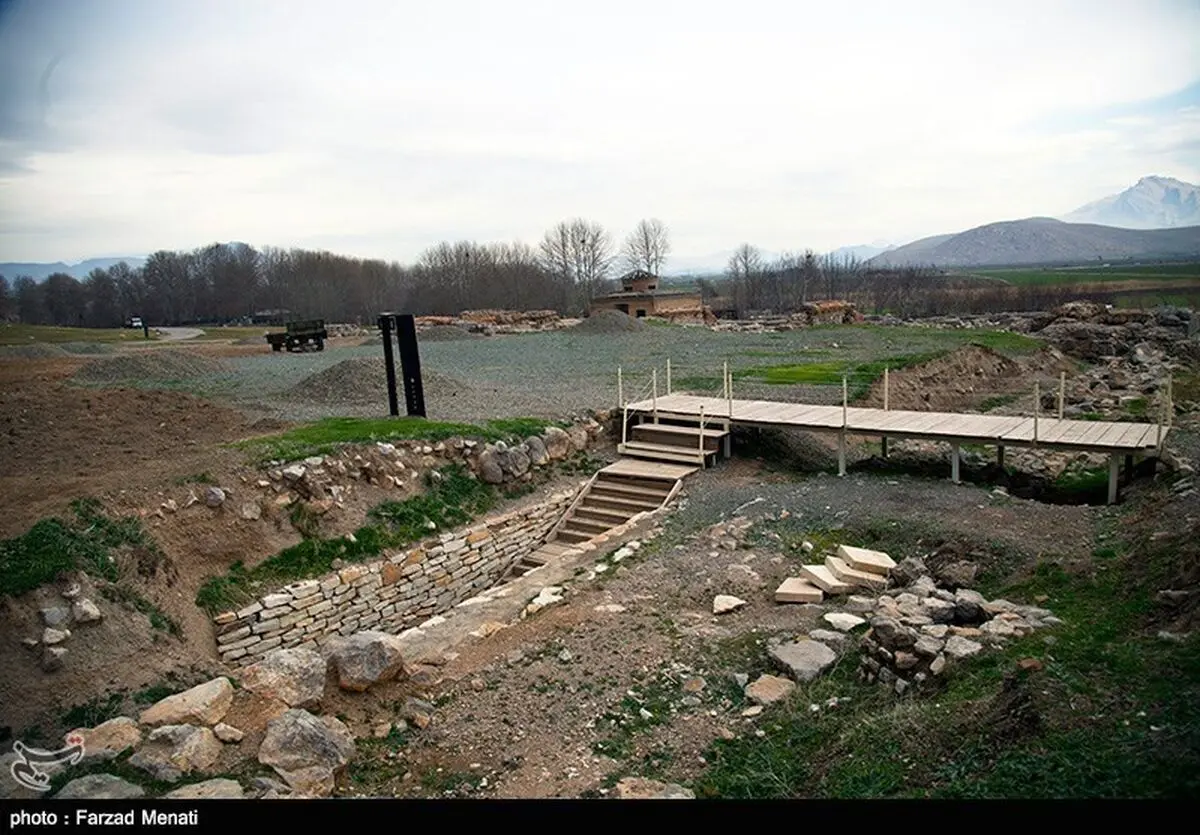 کشف بقایای تاریخی از دوره ایلخانی در محوطه تاریخی فیض‌آباد کاشان 
