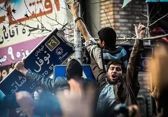 اعتراض دانشجویان تهرانی مقابل سفارت فرانسه