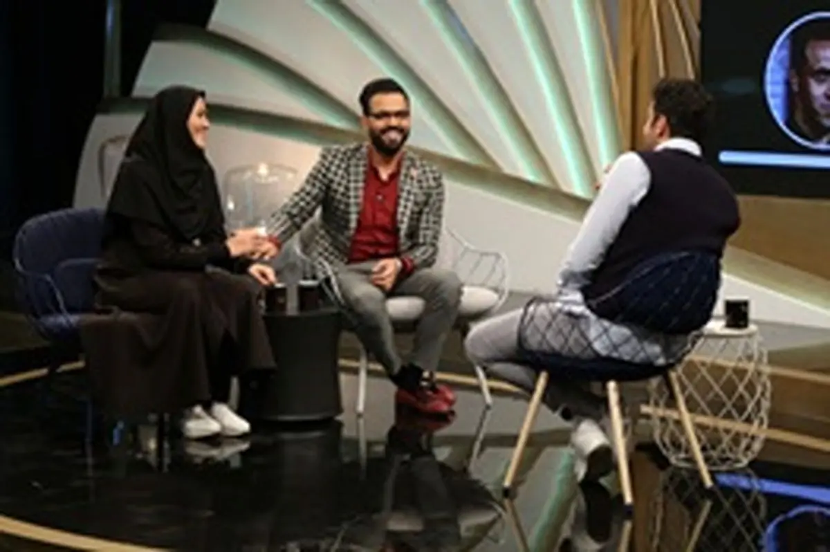 گریه خواننده پاپ روی آنتن زنده