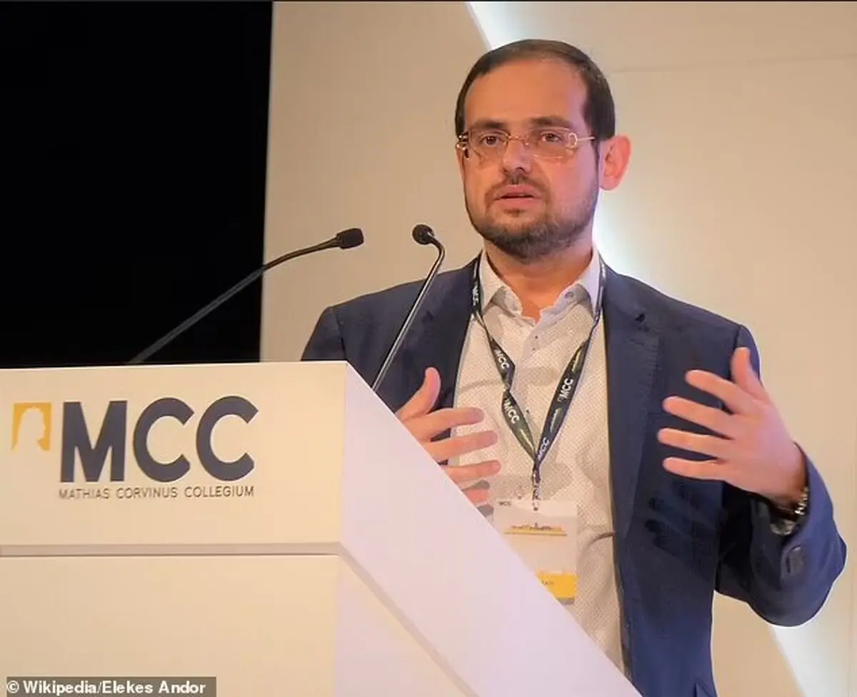طالبان بایدن را پیرمردی پر از اشتباه می‌داند
