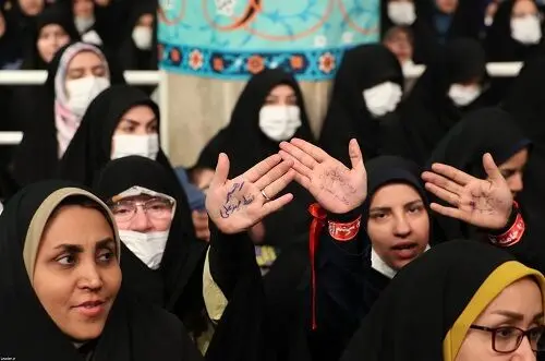 جمعی از معلمان و فرهنگیان با رهبر انقلاب دیدار کردند/گزارش تصویری