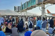 هجوم مردم افغانستان به فرودگاه کابل/گزارش تصویری