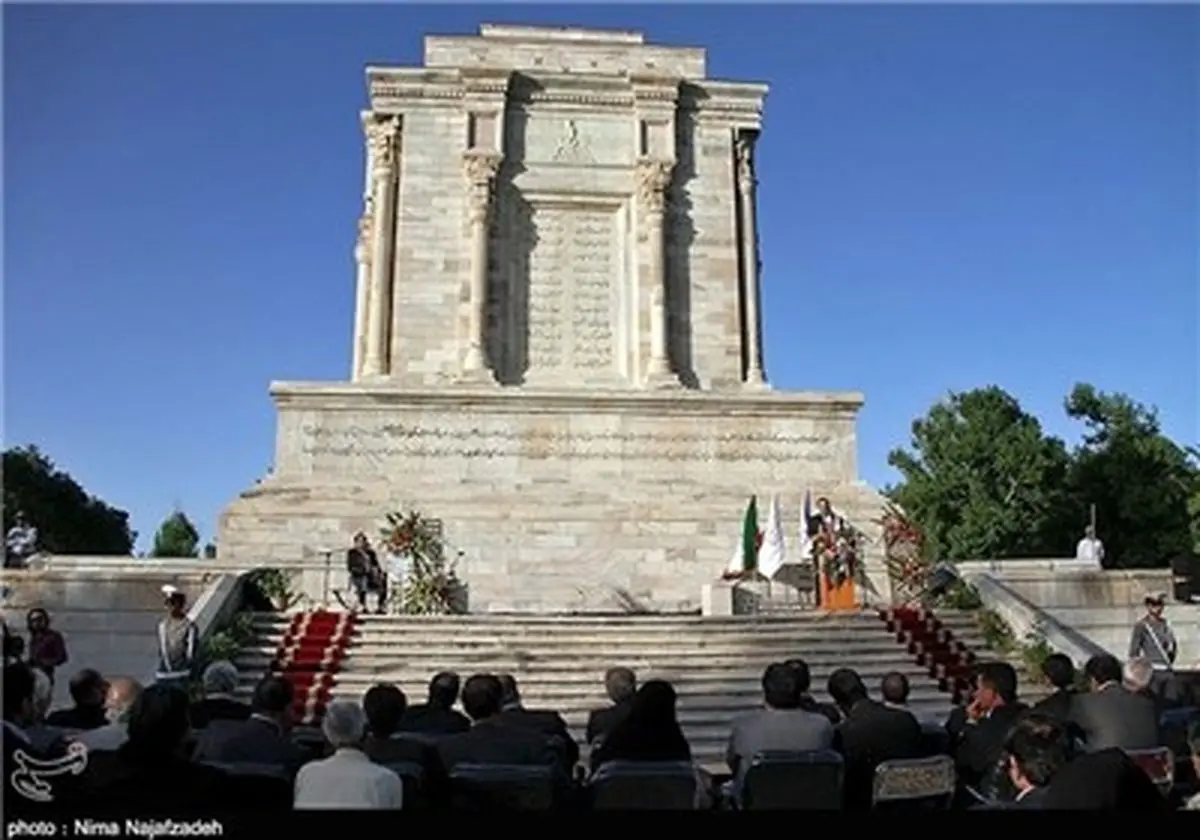 کشف شیء ۸۰۰ ساله در آرامگاه فردوسی