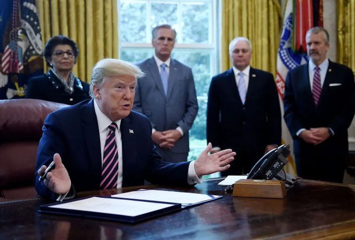 ترامپ ۵۰ هزار جان‌باخته کرونایی را اثر عملکرد موفق خود دانست!
