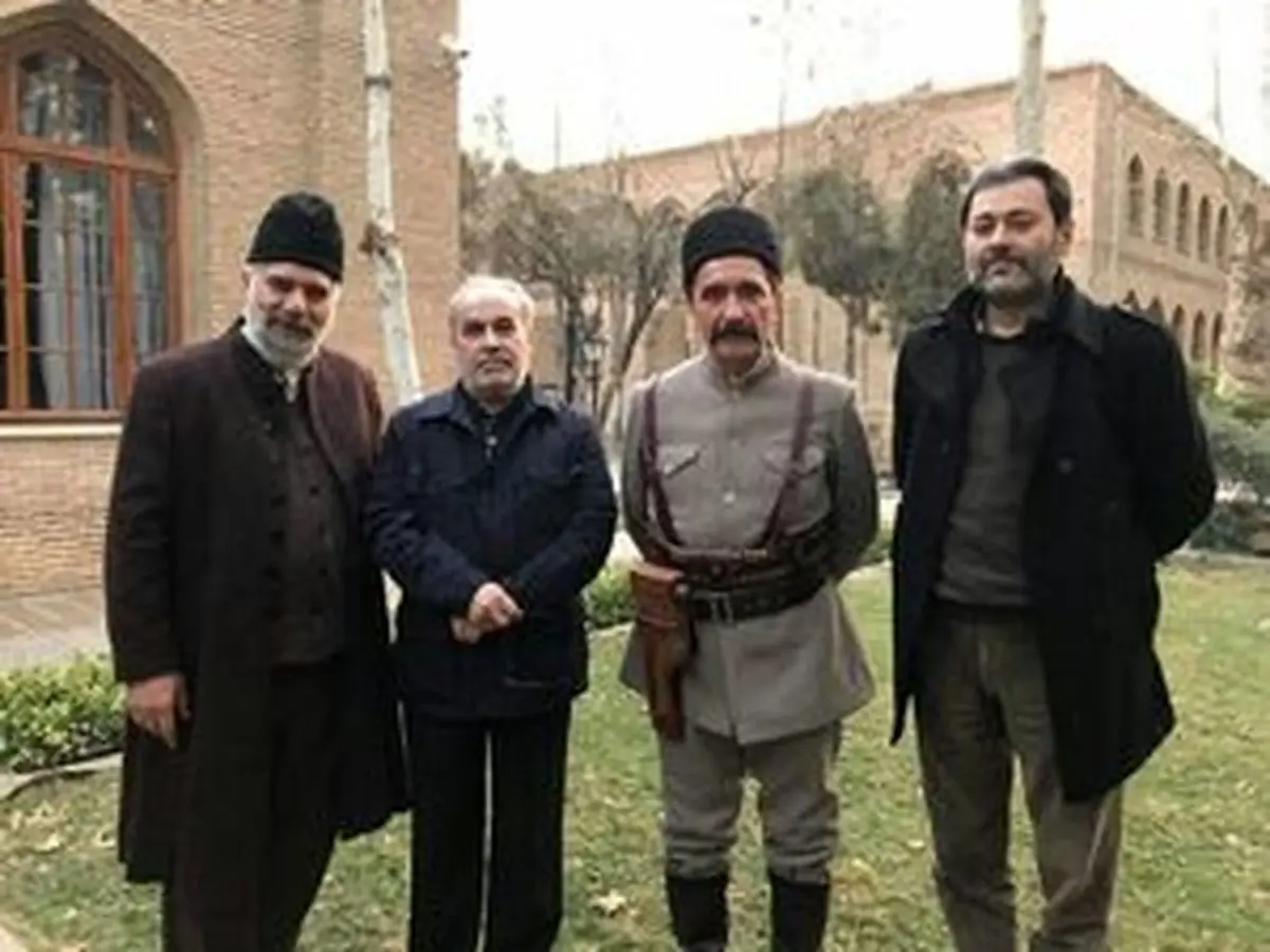 تجلیل نوادگان ستارخان از رئیس رسانه ملی