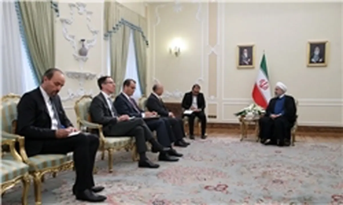 روحانی: تا زمانی به برجام پایبندیم که از منافع آن بهرهمند شویم