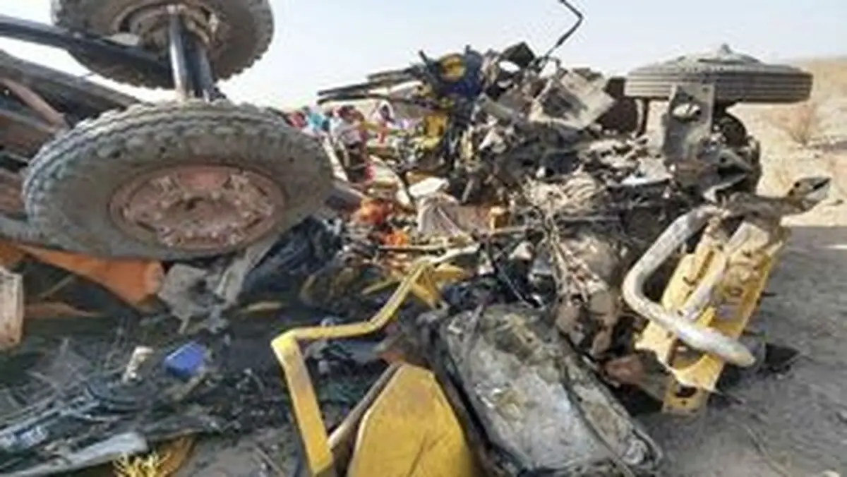 
تصادف مرگبار مینی بوس در زرند
