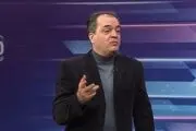 ببینید| شوخی عجیب مجری در برنامه زنده با علیرضا دبیر و حسن رنگرز 