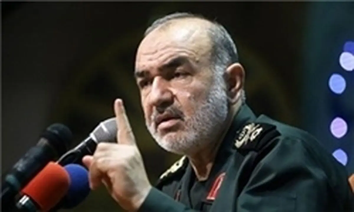 سردار سلامی: اگر از موشکهای ما میترسند به پناهگاه بروند