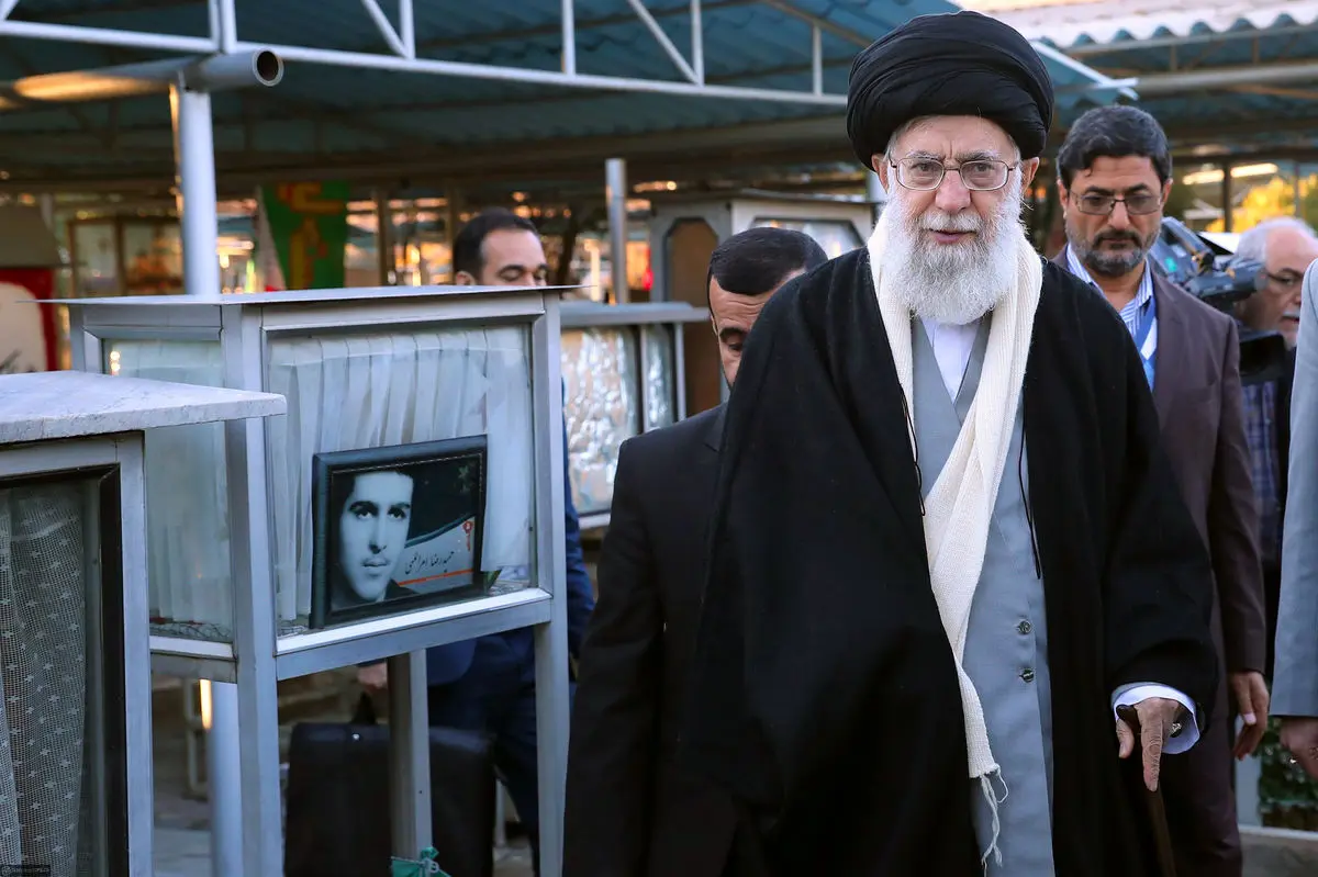 نظر امام خامنه ای درباره یکسانسازی قبور شهدا