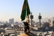 تعویض پرچم حرم امام رئوف(ع)/ گزارش تصویری