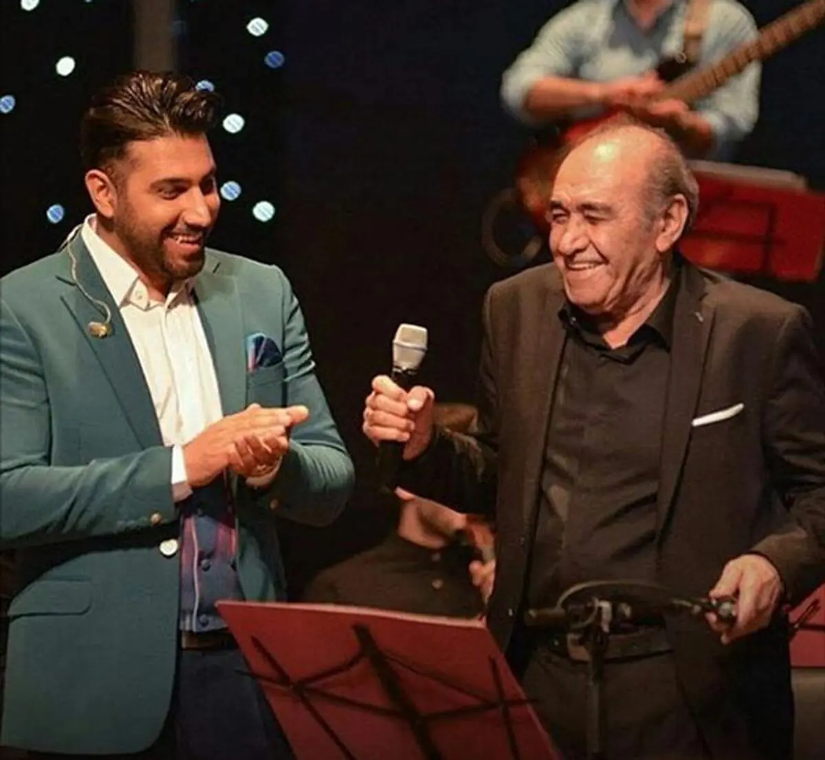 استایل رسمی «احسان خواجه امیری» درکنار پدر مشهورش/ عکس