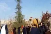 تجمع اعتراض آمیز بانوان رشتی مقابل پارک بانوان منظریه
