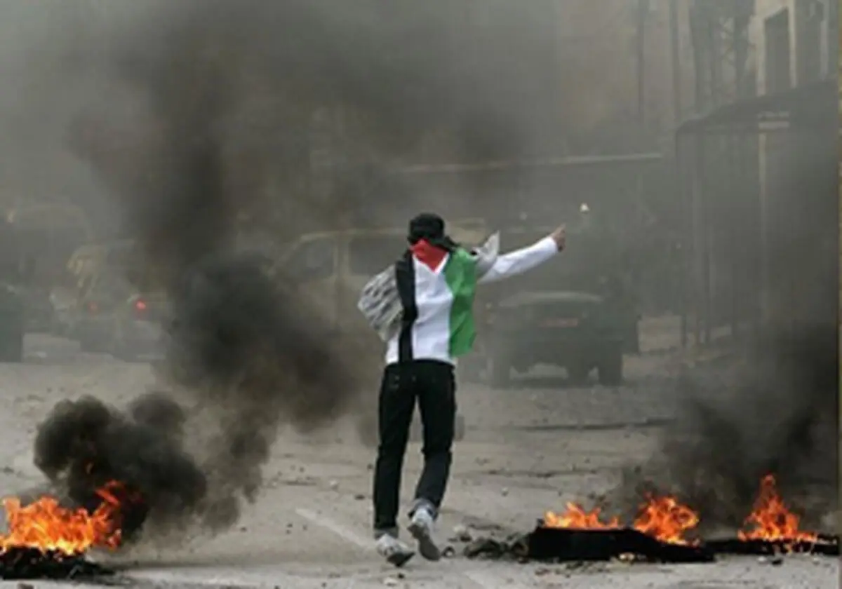 فلسطینی‌ها جاده را به روی صهیونیست‌ها بستند
