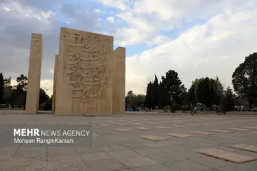 لحظات تحویل سال در گلزار شهدای تهران