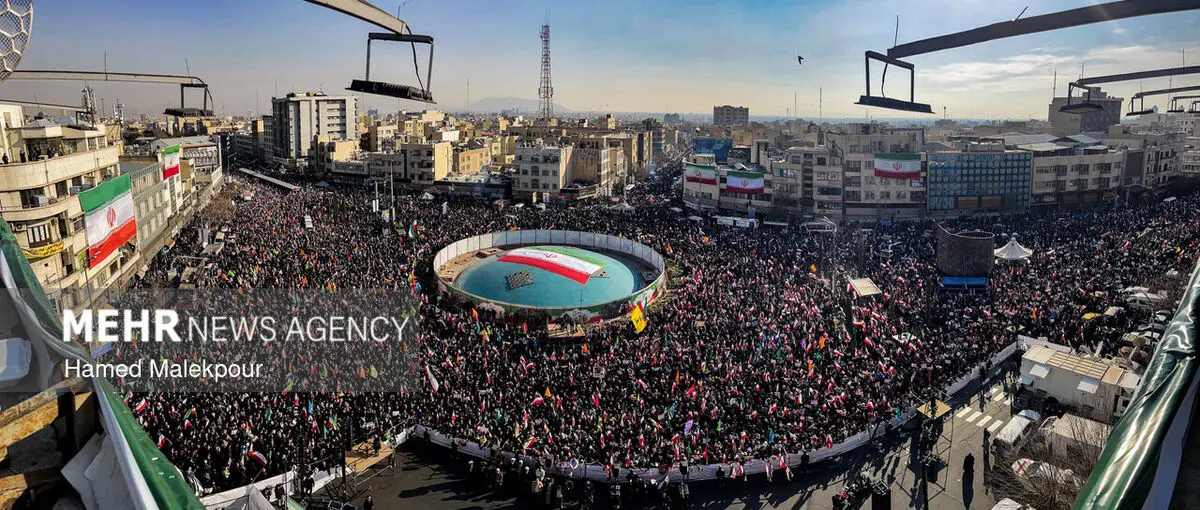 تصویر ماندگار روز تاریخی ۲۲ دی در تهران
