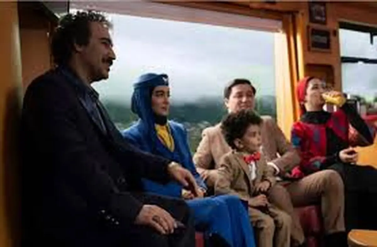 خرس به اتوبوس پایتختی‌ها حمله کرد 
