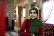سارا مقربی غرق در گل های بهاری /عکس