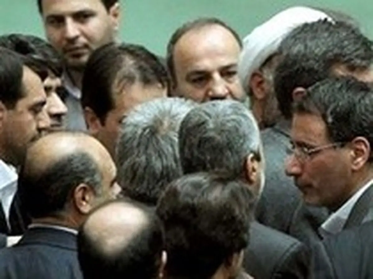 تلاش مدیر دولتی برای جمعآوری نامه توهینآمیز علیه مجلس
