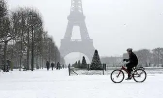 بارش برف پاریس را قفل کرد