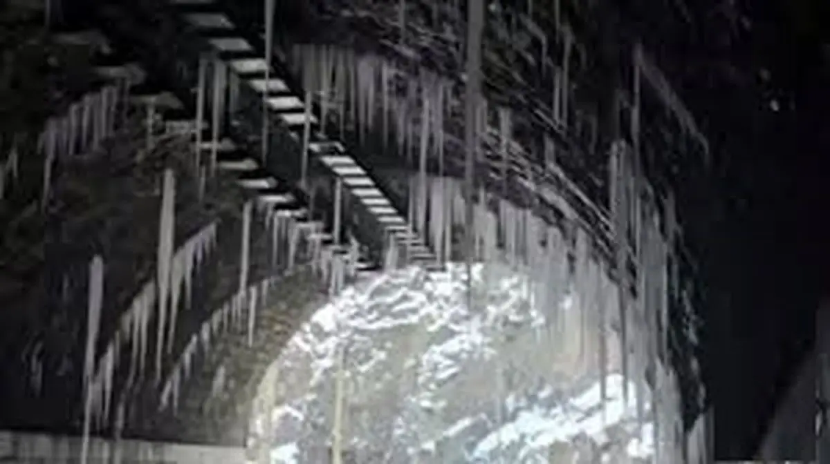 نمایی چشمنواز و خطرناک از قندیلها در جاده چالوس