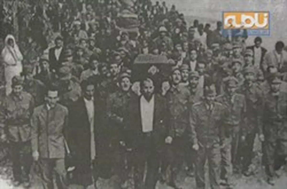 شعبان بی‌مخ در مراسم تشییع جنازه پهلوی / عکس