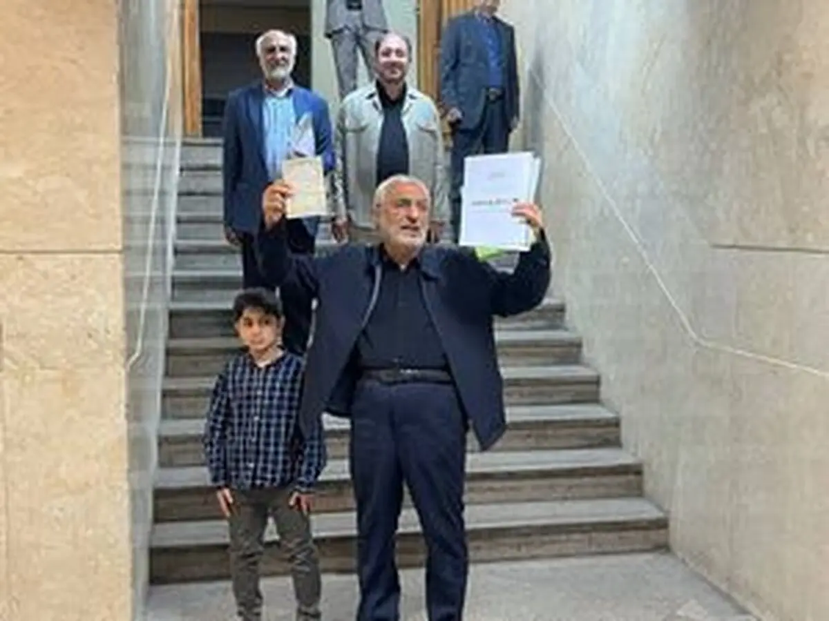 
محمدمهدی زاهدی در انتخابات ثبت نام کرد
