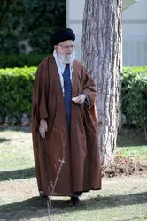 رهبر معظم انقلاب به مناسبت روز دختکاری نهال کاشتند/گزارش تصویری