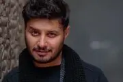 چهره پریشان جواد عزتی در «دوزیست» / عکس