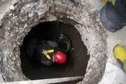 سقوط به داخل چاه فاضلاب
