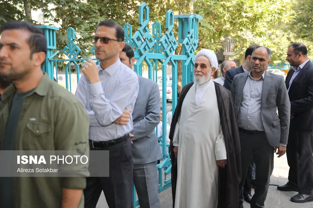 حضور شخصیت های سیاسی در مرحله دوم رای گیری چهاردهمین دوره انتخابات ریاست جمهوری/گزارش تصویری