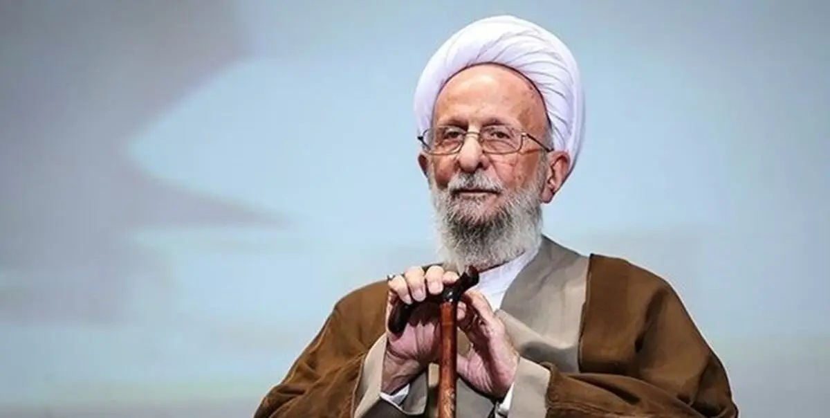 طواف پیکر آیت الله مصباح یزدی در حرم مطهر رضوی/ عکس