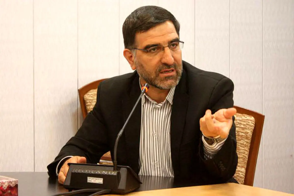 امیرآبادی فراهانی: روحانی از طرح موضوعات اختلاف انگیز دست بردارد