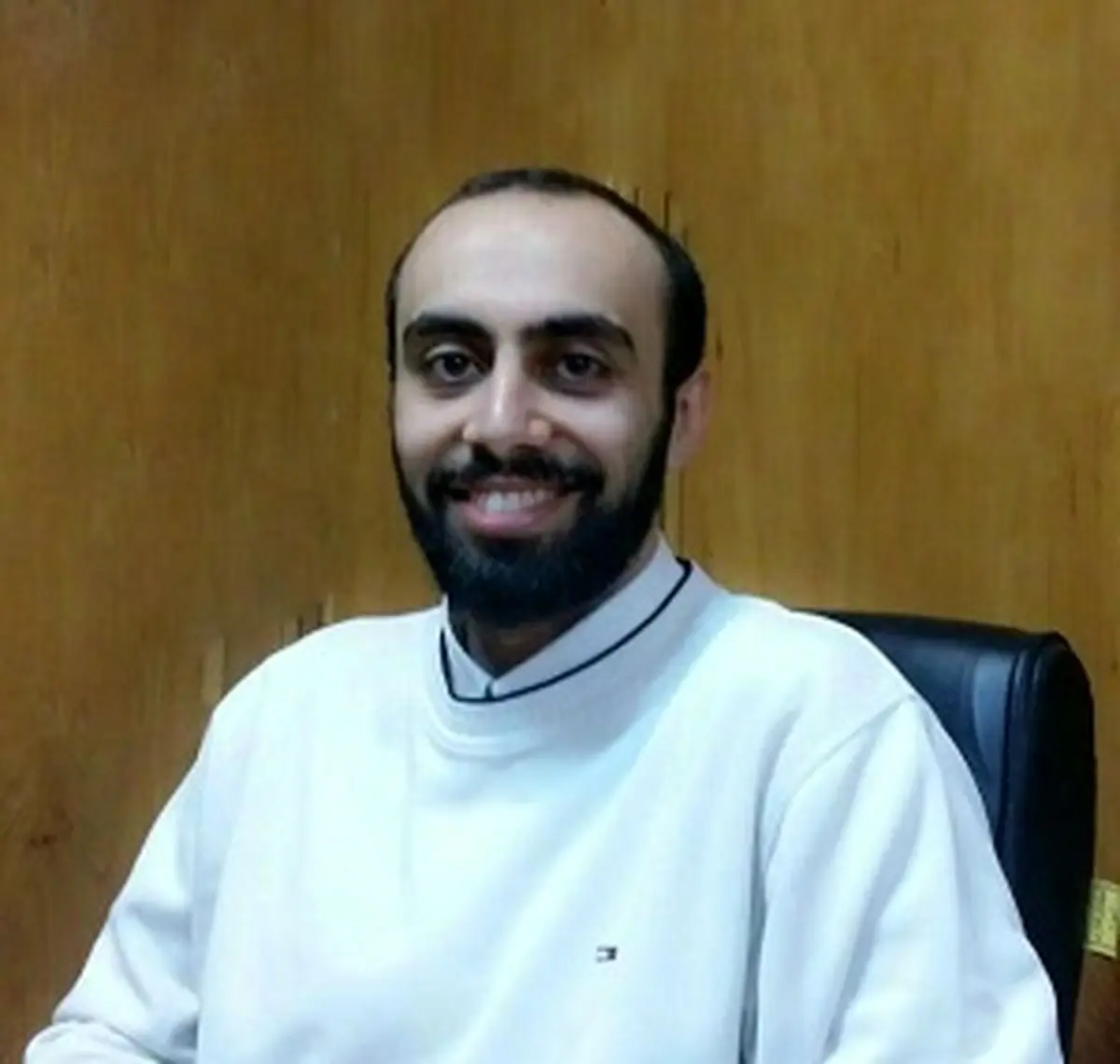 رئیس جمهور ما حقوقدان است سرهنگ و سردار نیست