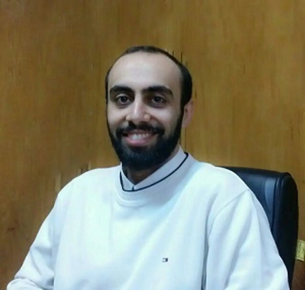 رئیس جمهور ما حقوقدان است سرهنگ و سردار نیست