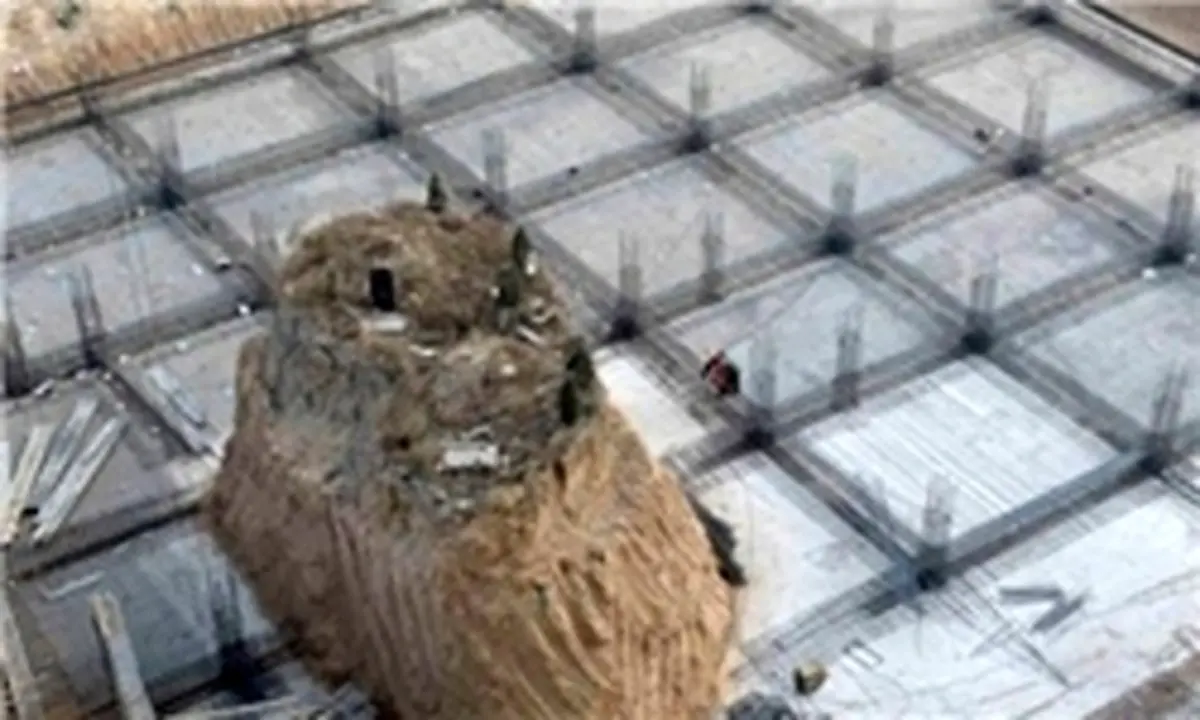 قبری در میان آسمان خراش چینی + عکس