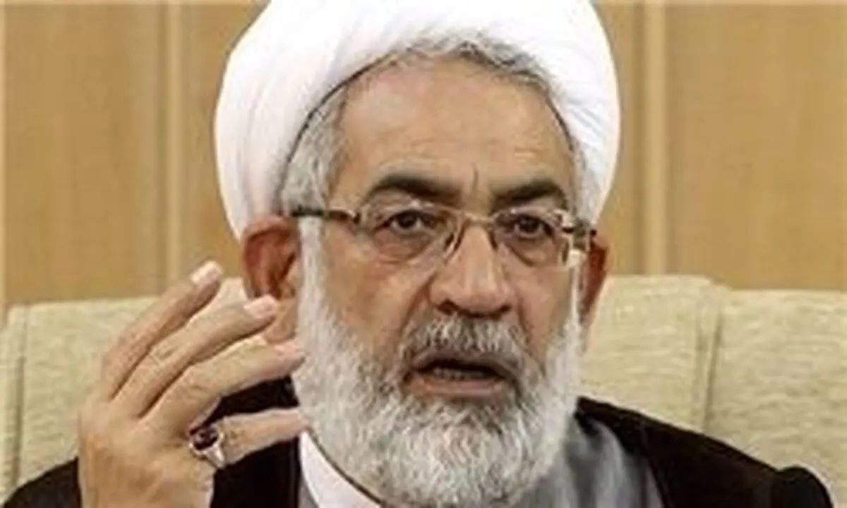  کشف حجاب دختران در خیابان بچه‌گانه است 