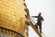 تصاویری زیبا از شست و شوی گنبد حرم حضرت عباس(ع)